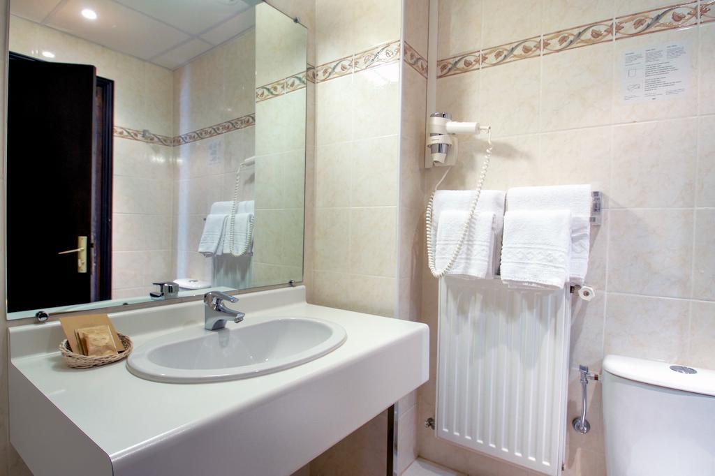 Hotel Las Donnas, Auron Bilik gambar